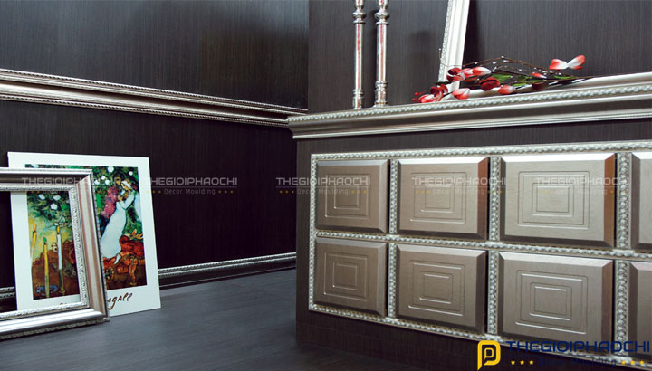 trang trí phào chỉ nhựa nội thất bàn lễ tân